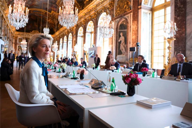Die EU-Chefs tagten im Spiegelsaal des Schlosses von Versailles, wo bereits mehrmals im Laufe der Jahrhunderte Geschichte geschrieben wurde
