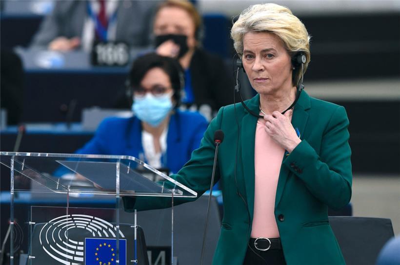 Die EU-Kommissionspräsidentin Ursula von der Leyen gab gestern die Auslösung des Rechtsstaatsmechanismus gegen Ungarn bekannt
