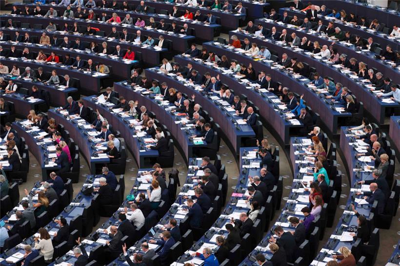 Die EU-Parlamentarier wollen das System des Spitzenkandidaten zur Bestimmung des künftigen EU-Kommissionspräsidenten absichern
