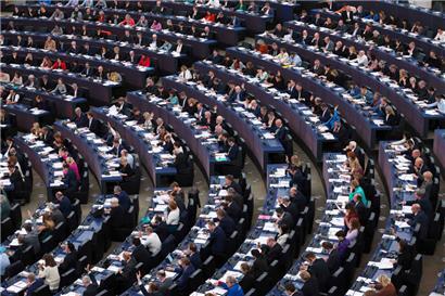 Die EU-Parlamentarier wollen das System des Spitzenkandidaten zur Bestimmung des künftigen EU-Kommissionspräsidenten absichern
