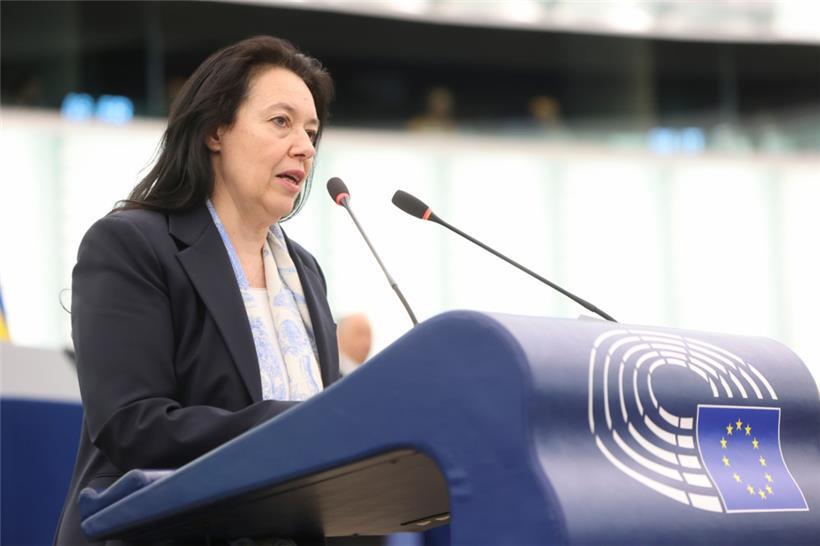 Die EVP-Abgeordnete Isabel Wiseler-Lima während der Debatte im Straßburger Plenum über ihren Bericht zur Situation der Demokratie und Menschenrechte in der Welt
