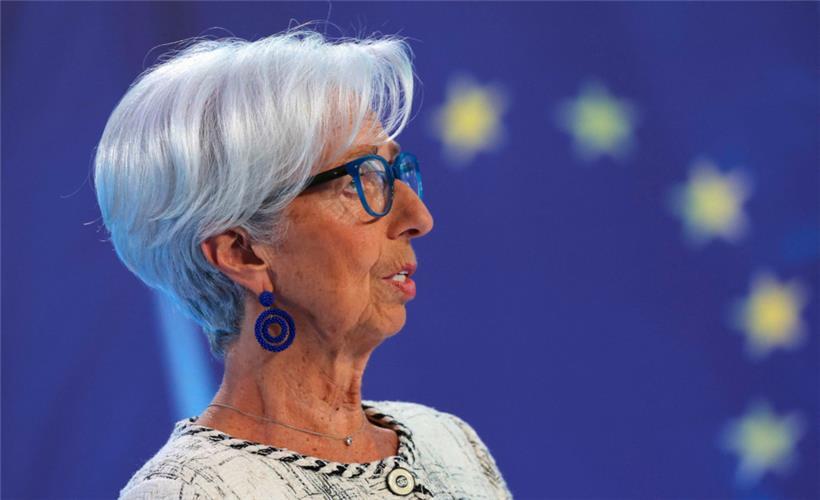 Die EZB mit Christine Lagarde an ihrer Spitze hält die Zinsen vor der Jahreswende konstant. Sie tastete die Schlüsselsätze am Donnerstag auf ihrer letzten geldpolitischen Sitzung in diesem Jahr nicht an.
