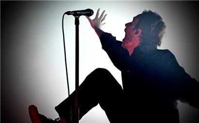Die Editors beim Konzert in der Rockhal.
