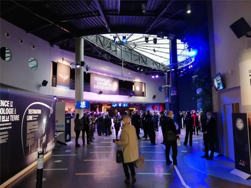 Die Eingangshalle mit Weltraum-Flair