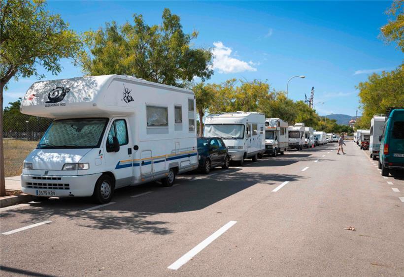 Die Einheimischen auf Mallorca ziehen wegen der gestiegenen Wohnungspreise, die von zahlungskräftigen Touristen berappt werden, bereits in Wohnmobile um
