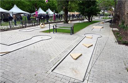 Die Einweihung des Petruss-Parks fand im Rahmen der Eröffnung der Freilichtausstellung „LUGA“ statt – Minigolf-Enthusiasten müssen sich jedoch noch gedulden
