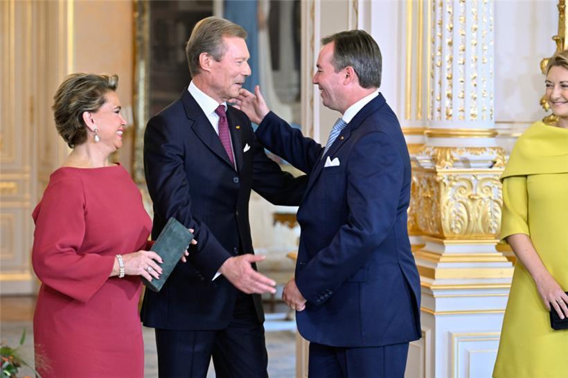 Die Eltern, Großherzogin Maria Teresa und Großherzog Henri, freuen sich für ihre...