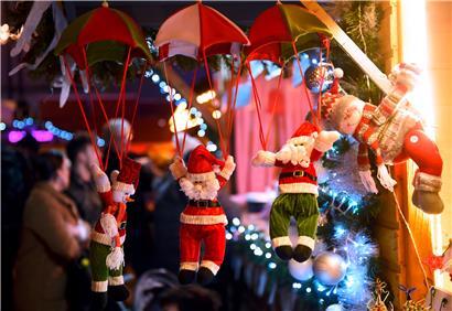 Die Entscheidung darüber, wie Weihnachten 2020 aussehen wird, hängt derzeit noch in der Luft
