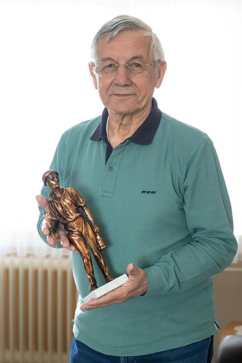 Erinnerungen an Minenarbeiter im Zuhause von Henri Dondelinger, mit historischen Fotos und Bergbau-Dekorationen