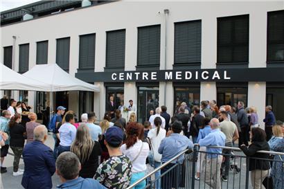 Die Eröffnung des „Centre médical“ interessierte viele Bürger der Gemeinde

