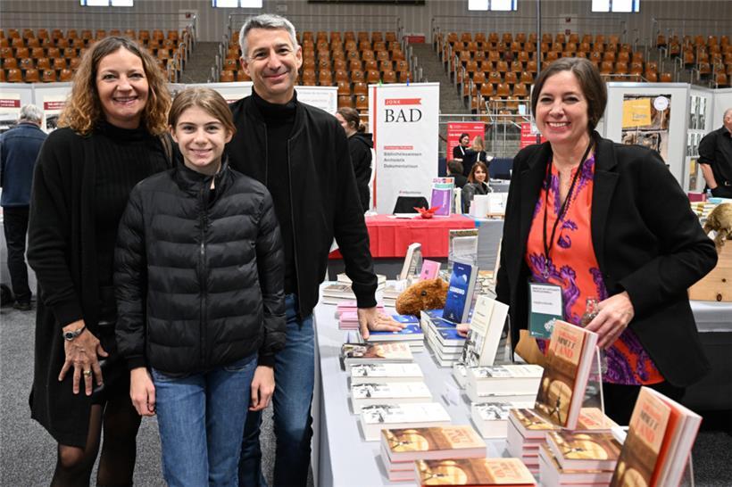 Die Escher Librairie Diderich (l.) am Stand von Susanne Jaspers von Capybara(books), dem bekanntesten Wasserschwein Luxemburgs
