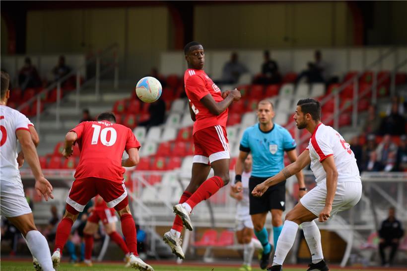 Die Escher (in Rot) taten sich gegen die Lincoln Red Imps zunächst schwer
