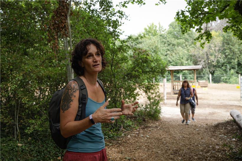 Die Escherin Claudia Scolastici ist durch einen Freund auf das Waldbaden aufmerksam geworden. Dabei war das nur eine von vielen Ausbildungen, die die naturverbundene 45-Jährige bisher gemacht hat.
