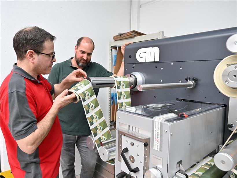 Aufgerollte Etikettenrolle für effiziente Produktkennzeichnung und Verpackung in der Industrie