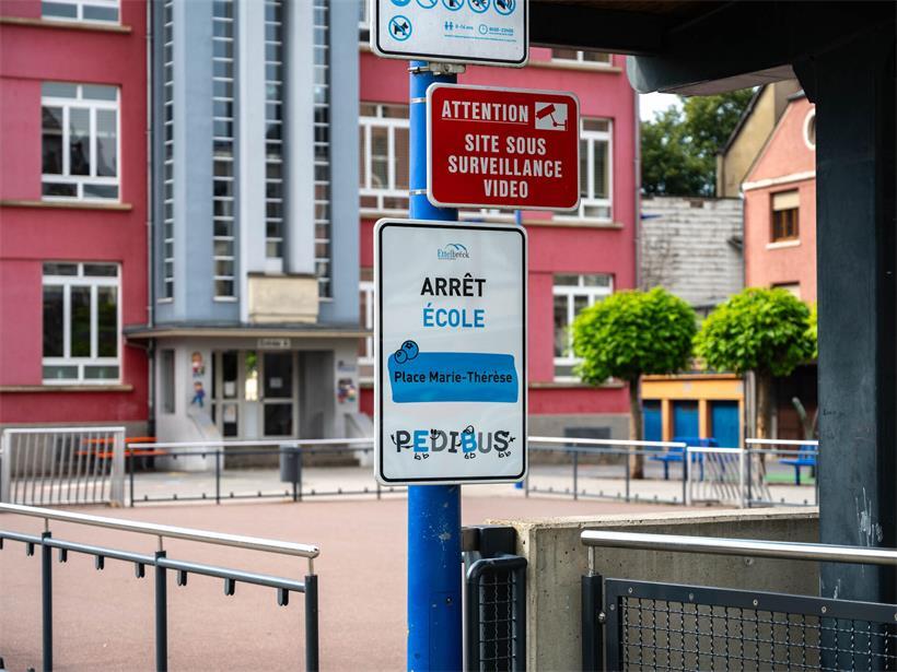 „Pedibus“ und Fahrrad-Parcours: Sicher zur Schule in Ettelbrück Die Ettelbrücker Primärschule an der place Marie-Thérèse hat jetzt eine „Pedibus“-Haltestelle