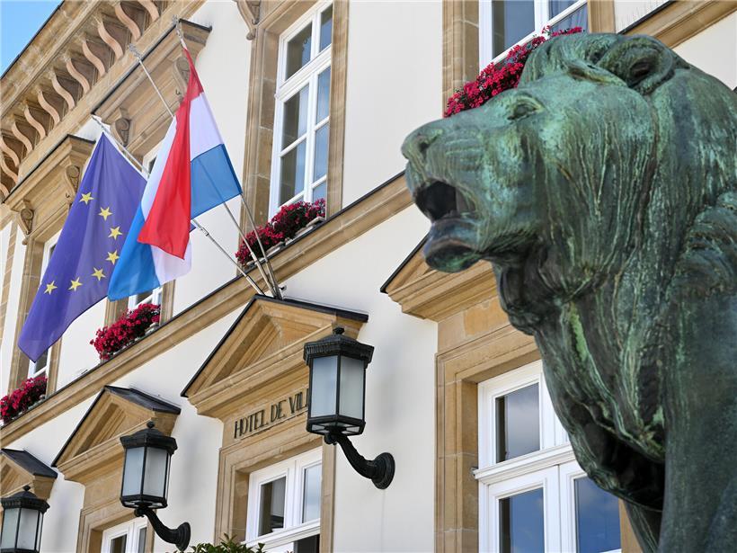 Exhumierung einer Grabstätte in Luxemburg mit Genehmigung der Gemeinde für behördliche Umweltmaßnahmen
