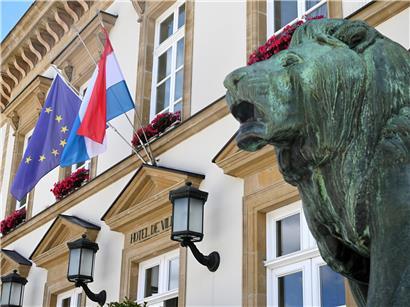Exhumierung einer Grabstätte in Luxemburg mit Genehmigung der Gemeinde für behördliche Umweltmaßnahmen