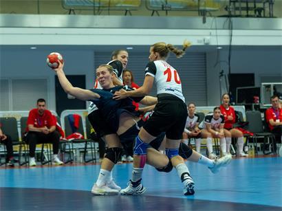 Die FLH-Abwehr um Laura Willems und Joy Wirtz (Nummer 10) lieferte ein starkes Spiel