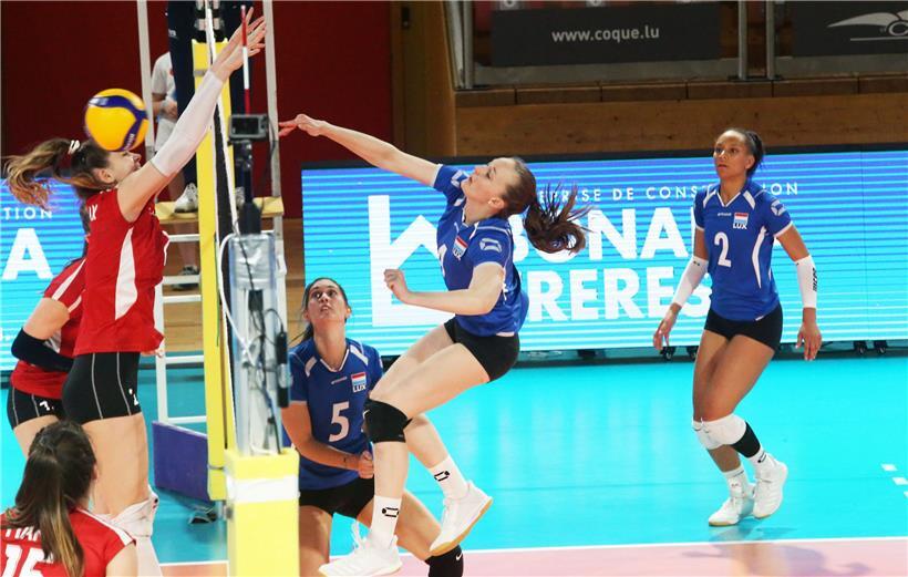 Die FLVB-Auswahl um Cindy Schneider (4), Nathalie Braas (5) und Carla Mulli (2) erwischte gegen Österreich einen guten Start, hatte aber anschließend das Nachsehen
