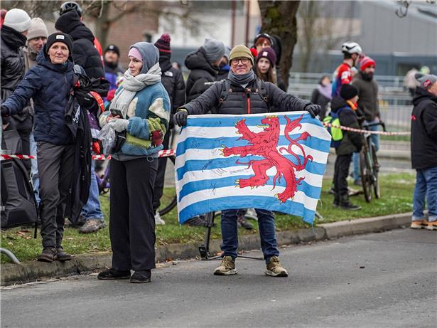 Fans feiern begeistert bei der erfolgreichen Veranstaltung in Diekirch mit guter Stimmung und vollem Einsatz