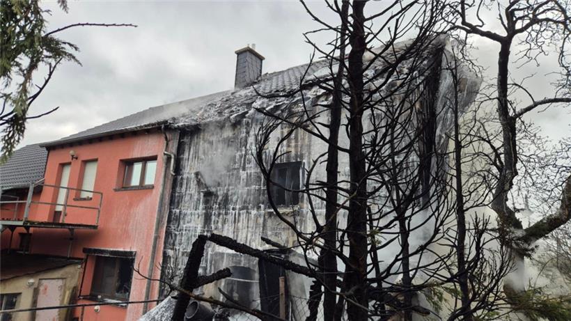 Die Fassade eines Einfamilienhauses in Zittig hat gebrannt
