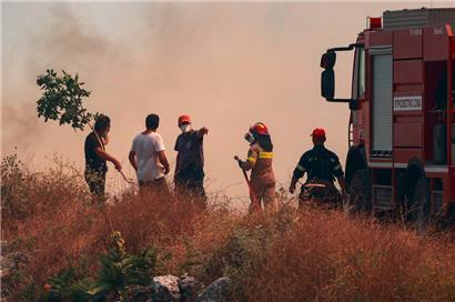 Die Feuerwehr auf Korfu wird wohl noch einige Tage mit den schweren Waldbränden zu kämpfen haben
