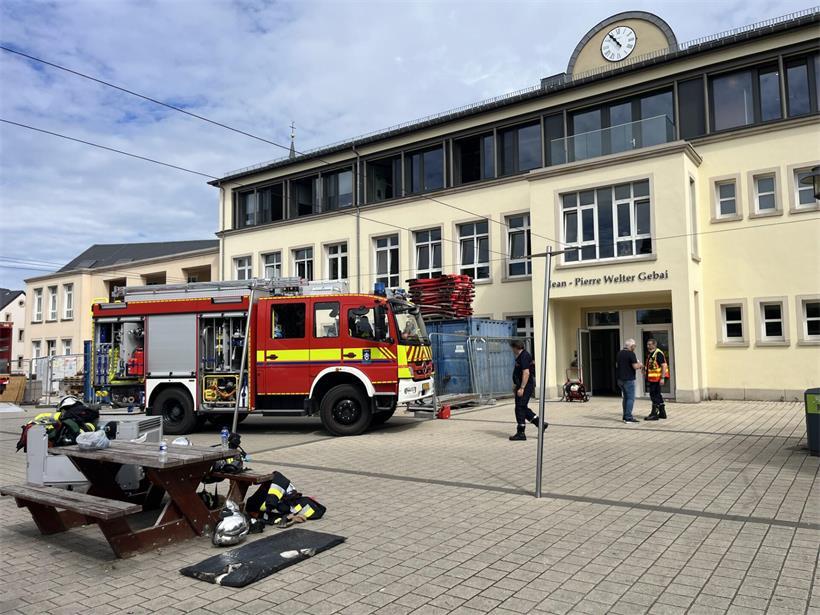 Feuerwehr löscht Brand in der Grundschule Junglinster am Mittwochmorgen