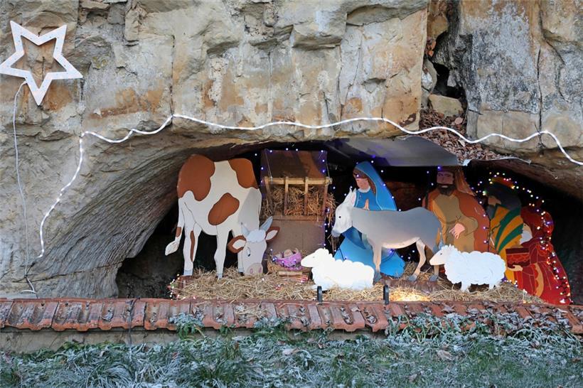 Die Figuren wurden aus Holz geschnitzt und von Martine selbst gemalt