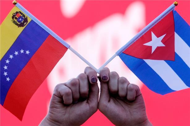 Die Flaggen Venezuelas und Kubas: Kubanische Sicherheitskräfte waren an den Kampfhandlungen in Venezuela beteiligt

