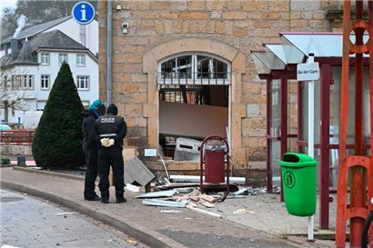 Die Folgen der Explosion sind am Freitagvormittag deutlich zu sehen
