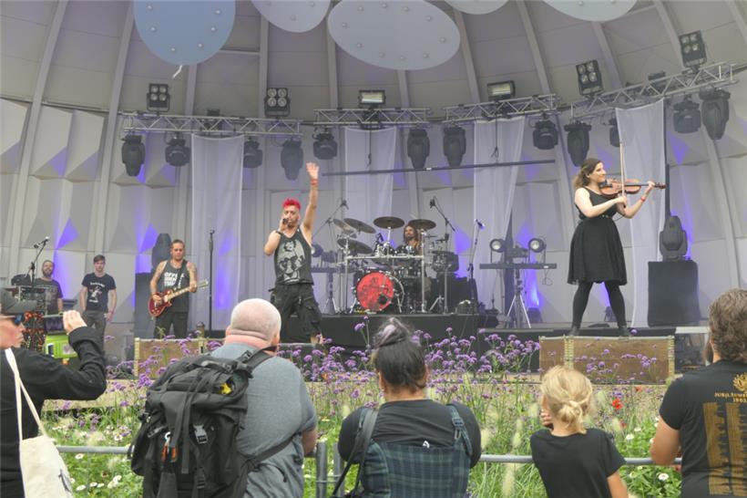 Die Folkpunk-Band Fuchsteufelswild