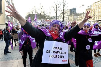 Die Forderungen, die von den Protestierenden während des nationalen Frauenstreiks gestellt wurden, werden vom Leben während der Corona-Krise untermauert
