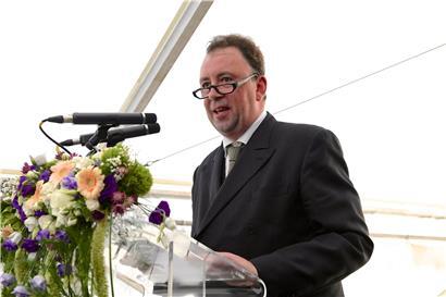 Die Frage, ob Dr. Claude Schummer von seinem Amt als Generaldirektor der Robert-Schuman-Krankenhausgruppe zurückgetreten ist, ist derzeit noch unbeantwortet
