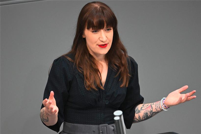 Die Fraktionsvorsitzende der Linken, Heidi Reichinnek, ist erfolgreich auf Tiktok unterwegs
