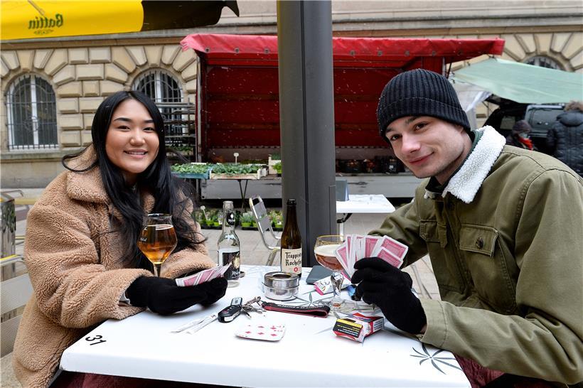 Die Freude der Wiedereröffnung steht den Gästen in die Gesichter geschrieben