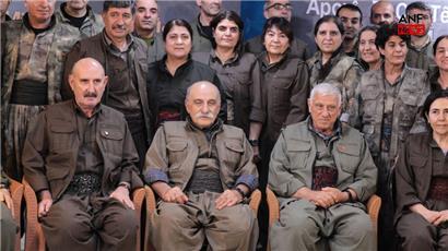 Die Führungsriege der Kurden bei ihrem Parteitag
