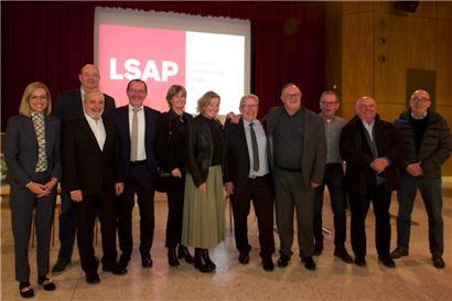 Die Führungsspitze der LSAP, unter anderem mit den Regierungsmitgliedern und Abgeordneten der Partei 
