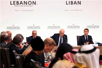 Die Geberkonferenz für den Libanon in Paris wurde vom französischen Präsidenten Emmanuel Macron (r.) und dem libanesischen Premierminister Najib Mikati (2.v.r.) präsidiert
