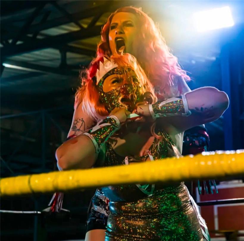 Die Gegnerin im Griff: Kathrin Zeiske
