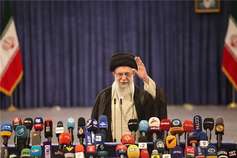 Geheimdienstmitarbeiter aus Israel und USA analysieren Informationen zu Chamenei und seinem Umfeld in sicherer Umgebung