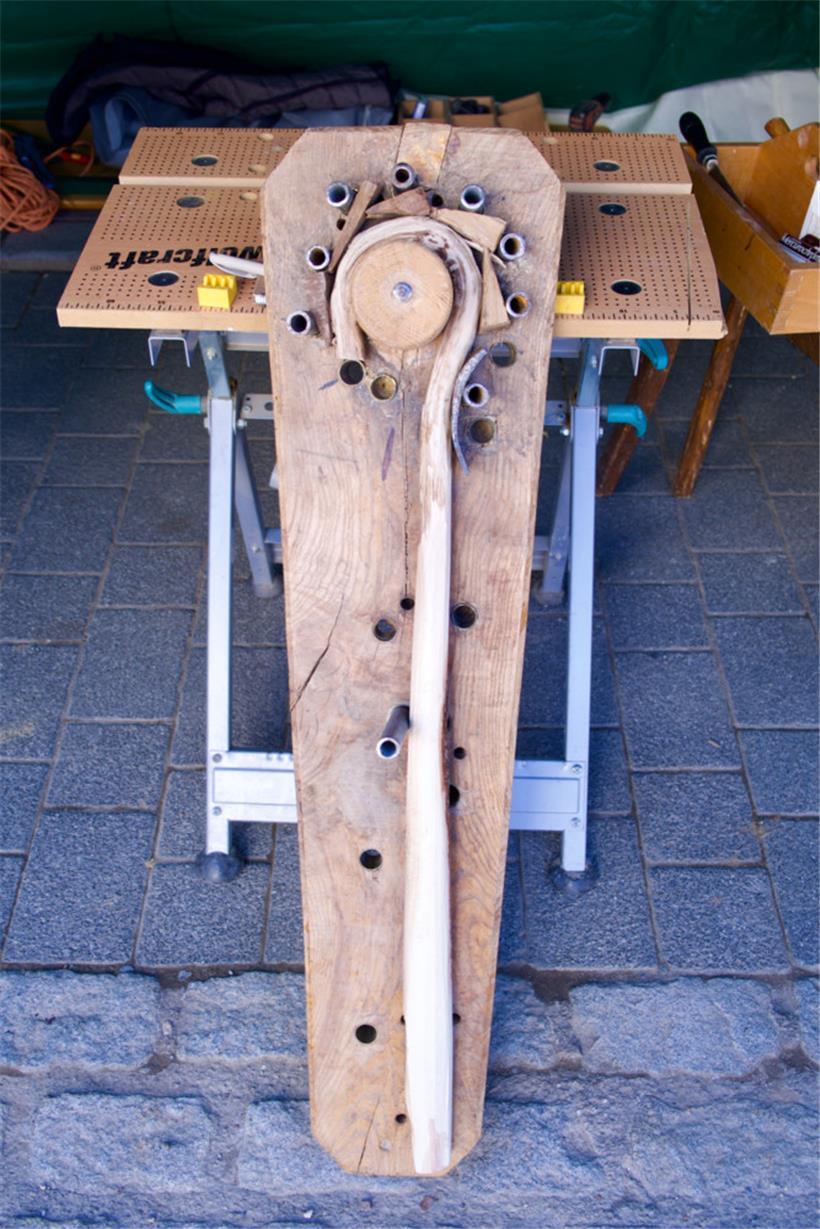 Die Gehstöcke der „Gremlischter Bengelen“ sind kleine Meisterwerke des ländlichen Handwerks
