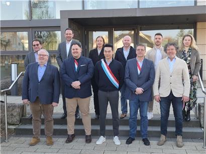 Gemeinderäte posieren für Gruppenfoto am Mittwoch, Marco Schmit oben links, Nathalie Schlesser-Coutelier mittig oben