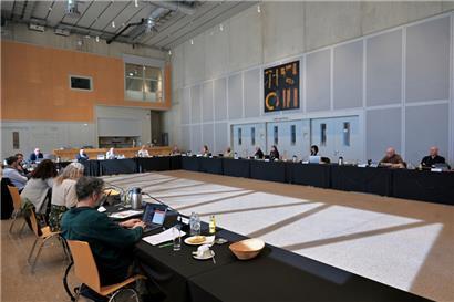 Die Gemeinderatssitzungen werden wegen der Umbauarbeiten des Rathauses in den nächsten drei Jahren in der Hall O stattfinden
