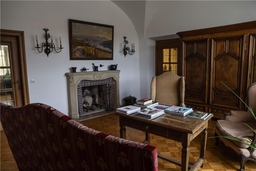 Die Genossenschaft „Domaines Vinsmoselle“ hat ihren Verwaltungssitz im Schloss von Stadtbredimus. 
