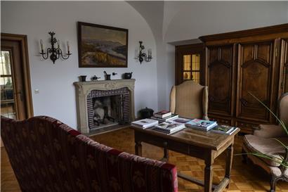 Die Genossenschaft „Domaines Vinsmoselle“ hat ihren Verwaltungssitz im Schloss von Stadtbredimus. 
