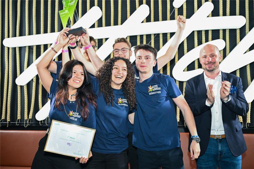 Die Gewinner „Letz Guess“: Leslie Bodé, Elisabeth Flammang, Sébastien Fohr und der Präsident der Jury, Philippe Weisen (vordere Reihe v.l.), Mathieu Dondelinger (verdeckt) und Fabien Friederici (hintere Reihe v.l.)
