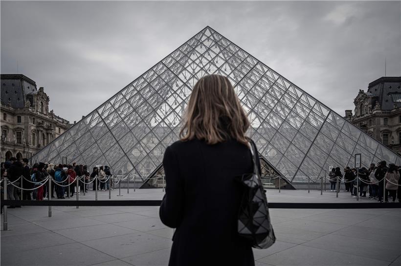 Die Glaspyramide des Louvre ist eines der Symbole der französischen Hauptstadt.
