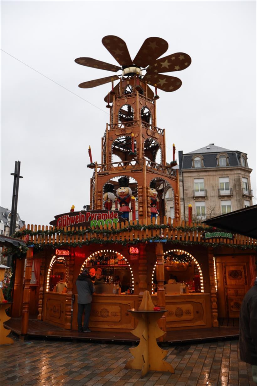 Die Glühweinpyramide in Esch

