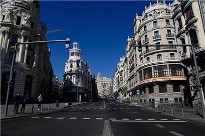Die Gran Via in Madrid ist fast menschenleer
