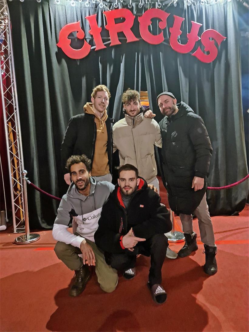 Die Gruppe Solasta. Vorne: Paul Philippe (29), Mathias Guillouart (24), zweite Reihe: Jordan Delvingt (32), Tommi Geant (26), Mario Miyagi (38)
